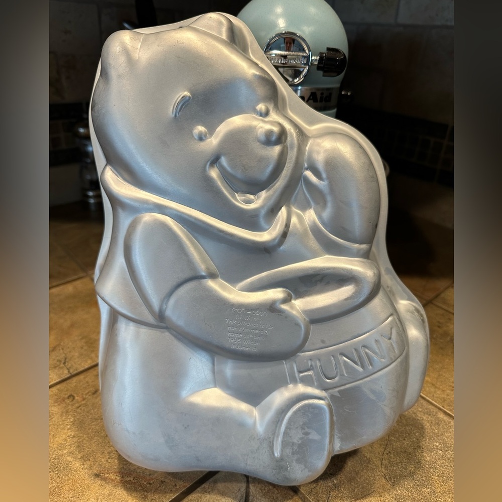 Vintage *RETIRED* Wilton Winnie the Pooh Molded Cake Pan